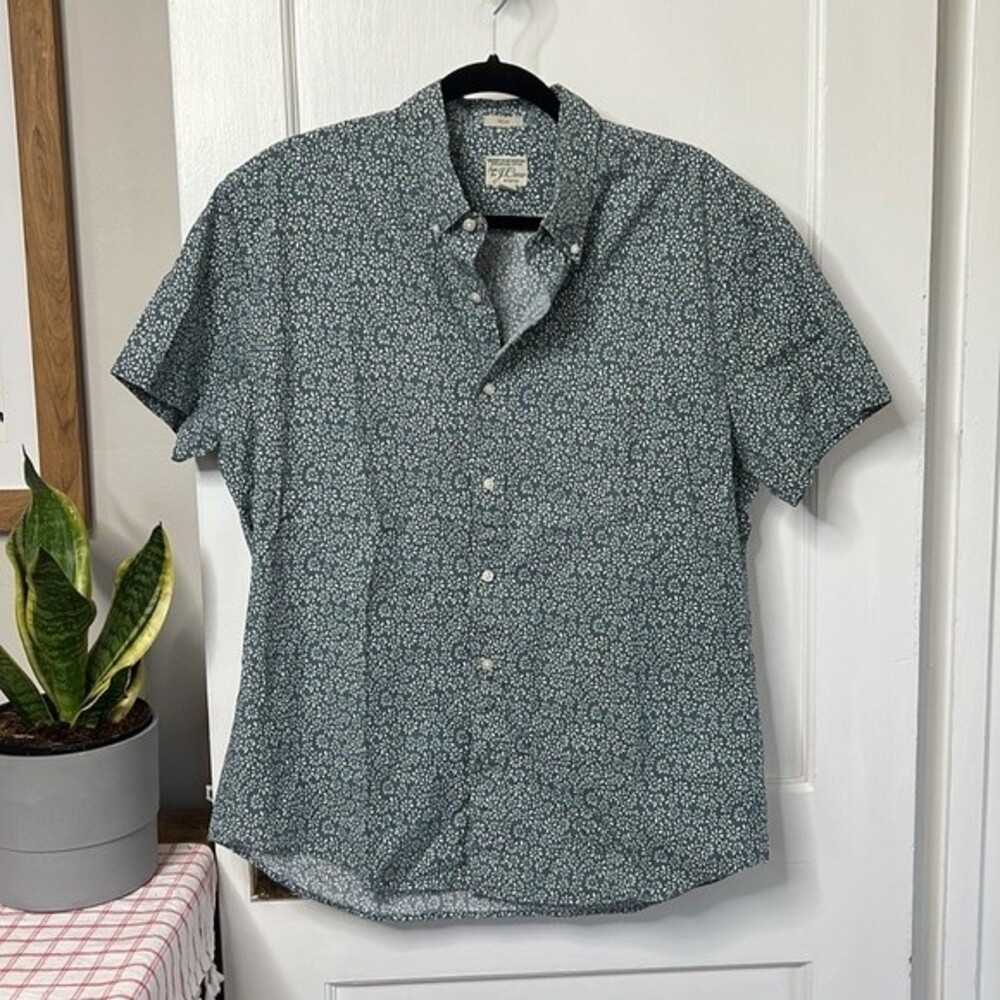 J Crew Slim Short Sleeve Shirt, Button-down Shirt, Blue Teal Floral, Size LARGE